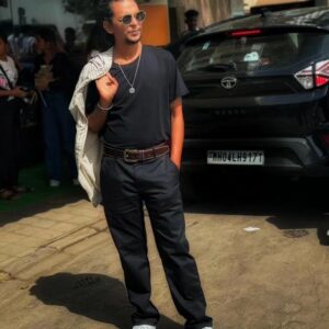 Ranjan Raj Instagram - Teen Guna craziness, Teen Guna entertainment, Teen Guna creativity lekar aa rhe kal Kota factory season 3 sirf @netflix_in par... 
Stylist - @stylebykayal