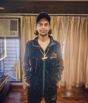 Ranjan Raj Instagram - 🤭Gucci aur nike, sab tere bhai ki
Dharavi mein shotters mere, tension mereko kaiki 🤣
#mood