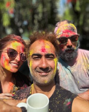 Ranvir Shorey Instagram - Holi with coffee, colour and colleagues. Happy Holi! 🎉