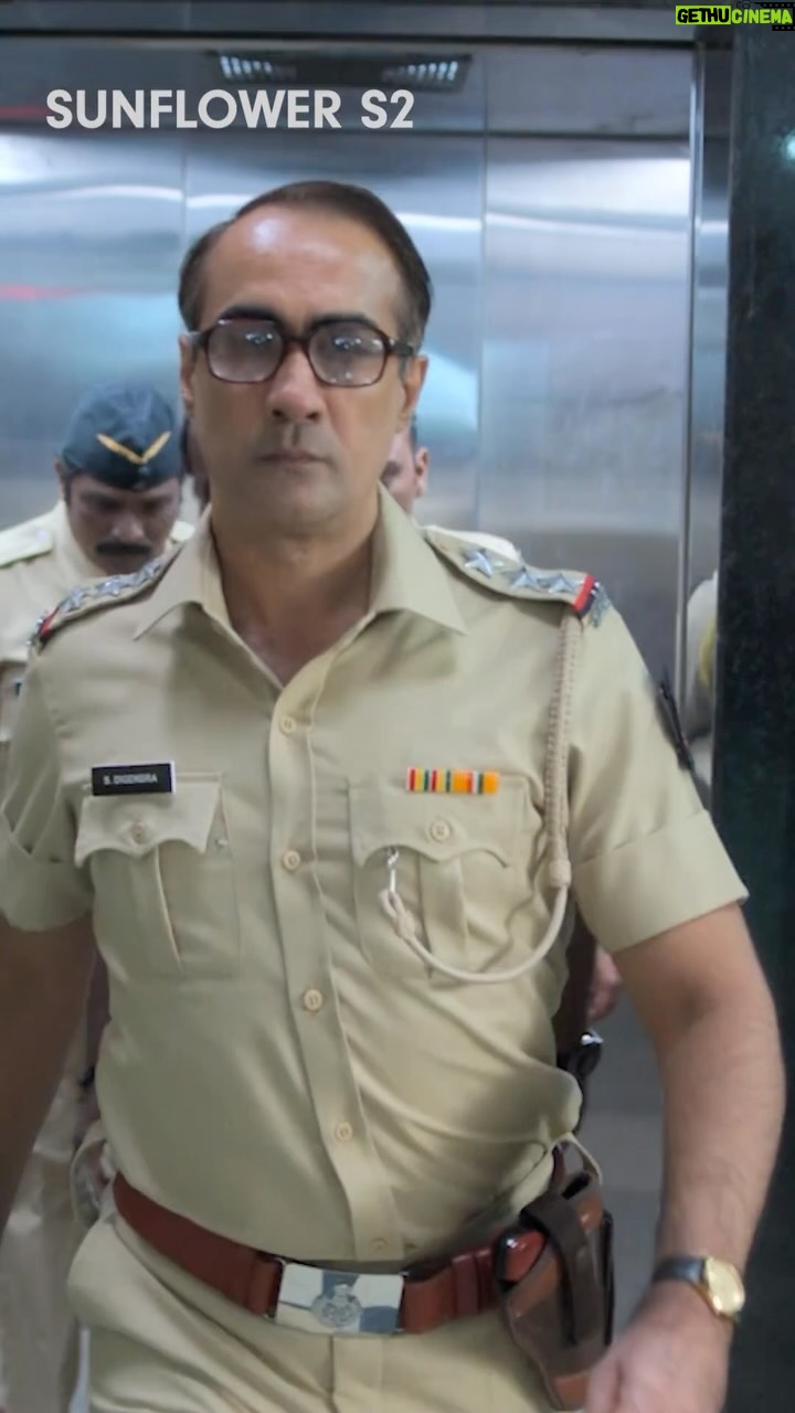 Ranvir Shorey - 4.5K Likes - Expert at solving criminal cases, DG is still a learner at handling the case of love!
#SunflowerS2 streaming now, only on #ZEE5
#Sunflower
@whosunilgrover @adah_ki_adah @ranvirshorey
@vikas71 @parmarchaitally @navingujral @mukulchadda @ashishvidyarthi1 @shonalinagrani @sonaljhaofficial @radhabhatt @salk.04 @officialashwinkaushal @reliance.entertainment #GoodCo @virajsawant @sarkarshibasish @ria.nalavade @girishkulkarni1 @manish_kalra_ @nimishalok @surryamenen @duhjizzy @navagat_p @zee5 @zee5global