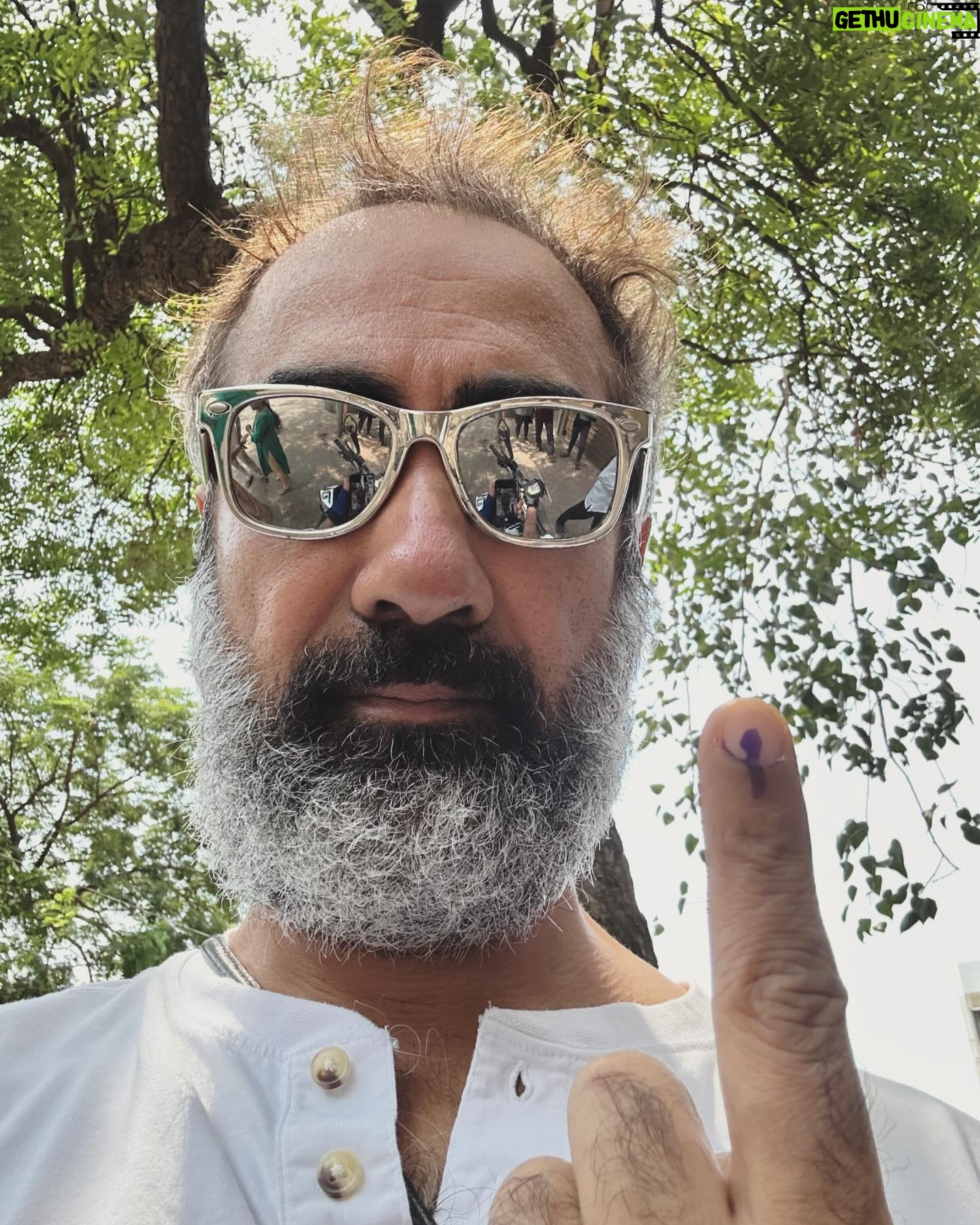 Ranvir Shorey - 13.2K Likes - Itās done. My compliments to @ecisveep @ceo_maharashtra @deomumbaisuburbandistrict on the excellent arrangements. Barely broke a sweat and I was done. Get out and VOTE now! #Elections2024
