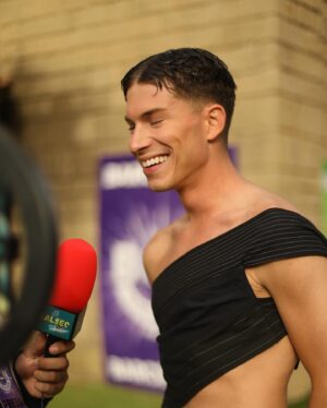 Raoul Vázquez Instagram - Encantado de pasar una tarde con @bcneurovision @eurovisiontve 

Estilismo: @saint.narciso 
Peluquería: @jesus_ardite 
Fotografía: @sanzphto