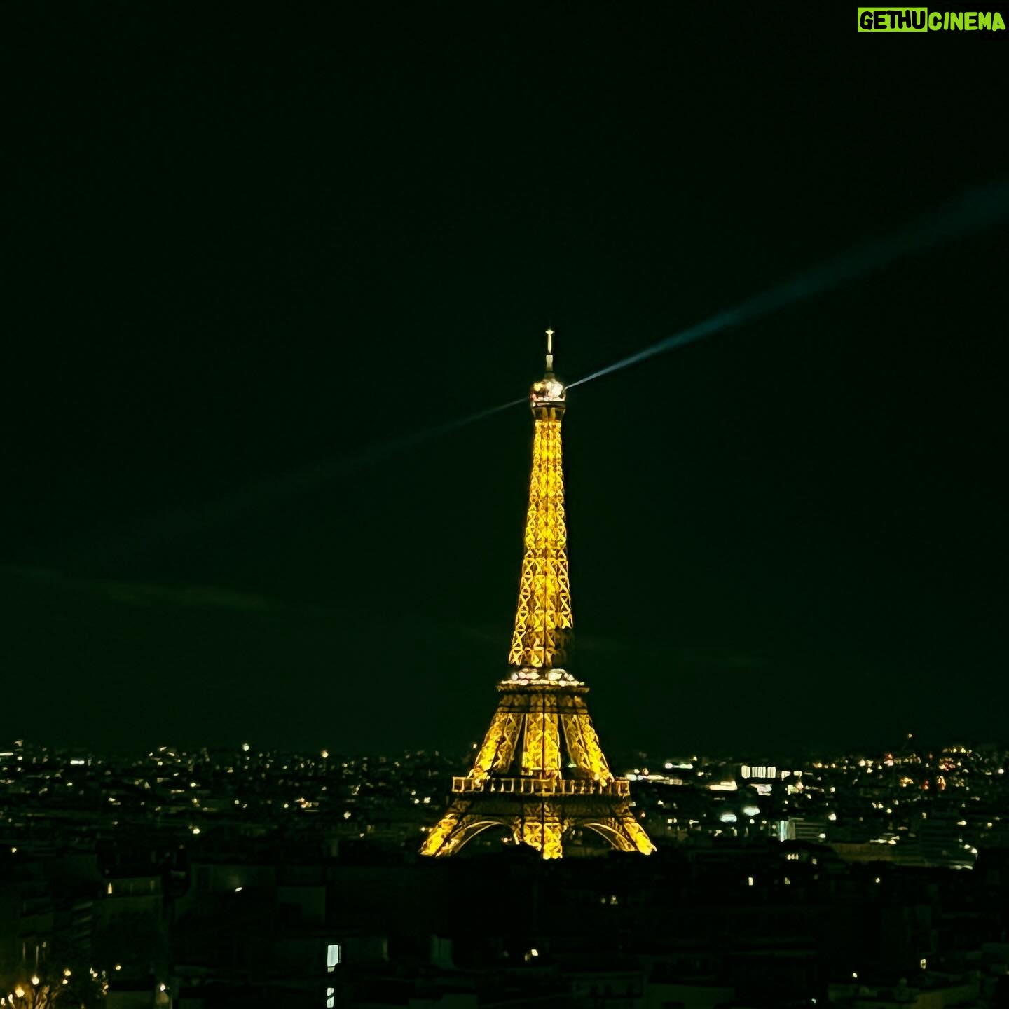Raphael Luce - 14K Likes - The city of love