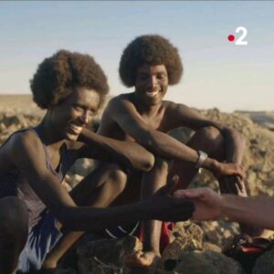Raphaël de Casabianca Instagram - 🌋 Quelques images inédites de notre voyage chez les Afars avec Vianney, Humed, Habib et Mohamed. 

😍 Pour le plaisir de les retrouver encore quelques secondes... 

📲 Vous pouvez revoir ce magnifique voyage jusqu'au 1er juin sur france.tv ! 

#rdveti #afar #rendezvousenterreinconnue @france2 @vianneymusique @pierrestine
