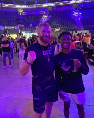 Rashad Evans Instagram - I had an epic time at #ufc291 with my son @soss.shadi! Shadi loved it so much.. For the rest of the night he was trying to spar me... 😂😂😂 I told him to cool out cause “Pops” play for keeps.. 🤭😂😂 #ufc#sugarashadevans#umbo