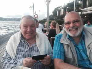 Rasim Öztekin Instagram - Sevgili Abimi sonsuza uğurladık. Artık abimsizim...Nurlar içinde yatsın.