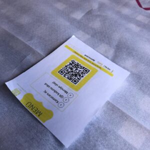 Rasim Öztekin Instagram - 15 Mart’tan beri ilk kez dışarı yemeğe gittik. Titizliğini bildiğimden, kardeşim Cansın’ın Rumeli Kale Cafe ye gittik. Beni yanıltmadı. Pandemi ye karşı aldığı tedbirler harika. Hele barkodlu menüye bayıldım. Lezzet ise bildiğiniz #rumelikalecafe @kale_cafe @volkantahsildaroglu @esra_kazancibasi_oztekin @semraakoral