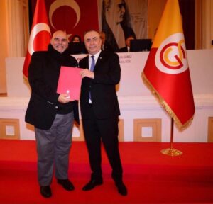 Rasim Öztekin Instagram - Başkanım dualarımız seninle. Acil şifalar diliyorum.