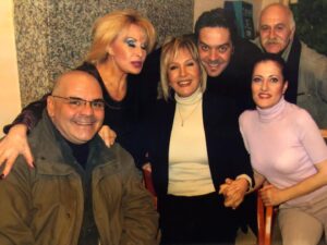 Rasim Öztekin Instagram - #tbt 2005 “ Yıldızların Altında” müzikali Lütfi Kırdar. Emel Sayın’ın oyuna geldiği gece. #beyazitozturk #candanercetin #nurhandamcıoglu #orhanaydın