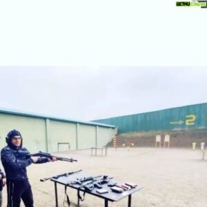 Rasul Albaskhanov Instagram - Ва|алайкум Ассалам 24/7 ! 
С прицелом аккуратно 🎯🤣
@ryskulbek_ibraimow 👊🏻😄