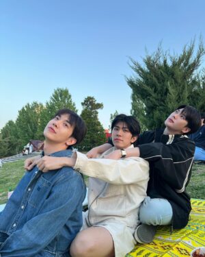 Ratchata Pichetshote Instagram - คิดถึงเพื่อนขึ้นมาน้ำตามันก็ไหล 😂