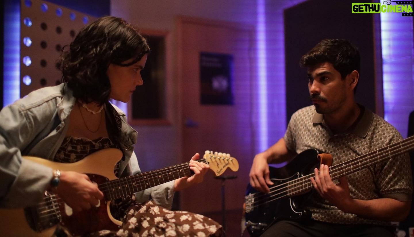 Raúl Castillo - 7.3K Likes - Sometimes you don’t have to act. Sometimes you get partnered up with someone who makes it effortless. @sokothecat you are the real deal and I ❤️ you big time. 🇫🇷🇲🇽🇺🇸
I hope you guys are watching LITTLE FISH this weekend!!!!
@ifcfilms