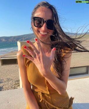 Raúl Castillo Instagram - She said yes. 💍 

#Repost @alexisforte5
・・・
Also… when we were in Portugal this happened 💚 @raulcastillo asked me to marry him and I said yes! 9 years in and many more ahead