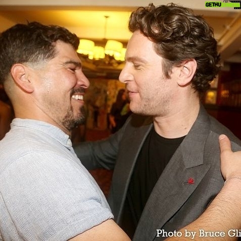Raúl Castillo - 16.4K Likes - It’s not every day your buddy gets his portrait unveiled at @sardisnyc #jonathangroff #merrilywerollalong
📸 by @bruglikas