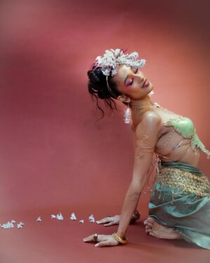 Raveena Aurora Instagram - 🧚🏽‍♀️🧚🏽‍♀️🧚🏽‍♀️FAIRY SUMMER 🧚🏽‍♀️🧚🏽‍♀️🧚🏽‍♀️🧚🏽‍♀️ thank you @santulancreative for this most embodied and beautiful cover moment 🌸

Photographer & Co-Creative Director: @anisha.patil
Co-Creative Director: @ash.shaniah @maxmiyake 
Stylist: @styledbyrumsha
Makeup: @ali.scharf
Hair Stylist: @jaime.creates 
PA: @jayakang @bleujimi @emlovesfoood @meikobayashi_
Lighting Tech: @arquilevich @meikobayashi_
Production Designer: @jayakang
Floral Artist: @wildthings.la
Henna Artist: @hennabysanjana
On-Set Producer: nile_brown @javari.hunt
Lead Producer: @ash.shaniah 
Visual Effects: @emlovesfoood
Primary BTS: @maryosunlana
Additional BTS: @jayakang @emlovesfoood
Graphic Design: @aninnermonologue
Studio: @bravostudios._ courtesy of @bravocado._
Production Company: @santulancreative
Writer: @shei.marcelline
Editor: @annagracejade