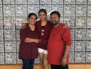Raveena Ravi Instagram - Happppyyyy bdayyyyyyyy #amma !! Love youuuu chooo muchhhh😍🎊❤️🎉😘🎁🥰 muuaahhhhhh to the prettiest sweetest #mom ! 😄👩‍👧 @sreeja_ravi7 
#sreejaravi