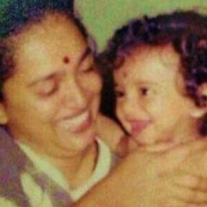 Raveena Ravi Instagram - Happppyyyy bdayyyyyyyy #amma !! Love youuuu chooo muchhhh😍🎊❤️🎉😘🎁🥰 muuaahhhhhh to the prettiest sweetest #mom ! 😄👩‍👧 @sreeja_ravi7 
#sreejaravi
