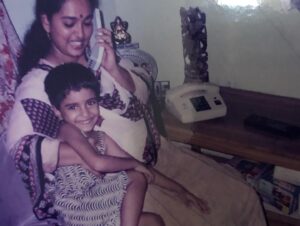 Raveena Ravi Instagram - Happppyyyy bdayyyyyyyy #amma !! Love youuuu chooo muchhhh😍🎊❤️🎉😘🎁🥰 muuaahhhhhh to the prettiest sweetest #mom ! 😄👩‍👧 @sreeja_ravi7 
#sreejaravi