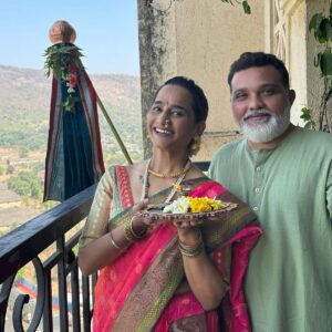 Ravi Jadhav Instagram - सूर्य संवेदना पुष्पे, दीप्ति कारुण्यगंधने। लब्ध्वा शुभं नववर्षेऽस्मिन कुर्यात्सर्वस्य मंगलम्॥

जिस तरह सूर्य प्रकाश देता है, संवेदना करुणा को जन्म देती है, पुष्प सदैव महकता रहता है, उसी तरह आने वाला हमारा यह नूतन वर्ष आपके लिए हर दिन, हर पल के लिए मंगलमय हो। नववर्ष की हार्दिक शुभकामनायें!

As the sun gives light, the sensation gives birth to compassion, and the flowers always spread their fragrance. The same way, may our new year be a pleasant one for you every day, every moment. 

आपणांस व आपल्या परिवारास हिंदू नववर्षांच्या हार्दिक शुभेच्छा 🙏💐🙏

 - रवी, मेघना, अथर्व, अंश जाधव