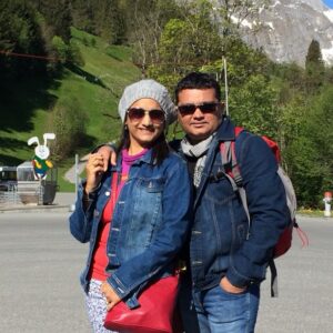 Ravi Jadhav Instagram - “In my house, I am the boss. My wife is just the decision maker.” 
Thank you for making the best decisions for us both. Happy 25th anniversary @meghana_jadhav ❤️❤️❤️💐💐💐