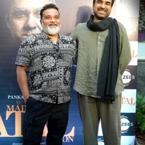 Ravi Jadhav Instagram - Amid love and poetry, we celebrated the poet who wrote history! 🫶 ✨

#MainAtalHoon streaming now, only on #ZEE5

#AtalOnZEE5 #WorldPoetryDay

@pankajtripathi @ravijadhavofficial @vinod.bhanushali @officialsandipssingh @kamleshgori1 @thewriteinsaan @bhaveshbhanushali_ #SamKhan @bsl_films @officiallegendstudios @hitz.music.official @raja.sevak @ektakaul11 @lawrencedcunha @sandeepravade @amolbhor52 @manish_kalra_ @zee5 @zee5global