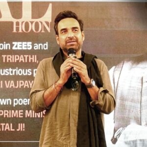 Ravi Jadhav Instagram - Amid love and poetry, we celebrated the poet who wrote history! 🫶 ✨

#MainAtalHoon streaming now, only on #ZEE5

#AtalOnZEE5 #WorldPoetryDay

@pankajtripathi @ravijadhavofficial @vinod.bhanushali @officialsandipssingh @kamleshgori1 @thewriteinsaan @bhaveshbhanushali_ #SamKhan @bsl_films @officiallegendstudios @hitz.music.official @raja.sevak @ektakaul11 @lawrencedcunha @sandeepravade @amolbhor52 @manish_kalra_ @zee5 @zee5global