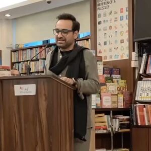 Ravi Jadhav Instagram - Amid love and poetry, we celebrated the poet who wrote history! 🫶 ✨

#MainAtalHoon streaming now, only on #ZEE5

#AtalOnZEE5 #WorldPoetryDay

@pankajtripathi @ravijadhavofficial @vinod.bhanushali @officialsandipssingh @kamleshgori1 @thewriteinsaan @bhaveshbhanushali_ #SamKhan @bsl_films @officiallegendstudios @hitz.music.official @raja.sevak @ektakaul11 @lawrencedcunha @sandeepravade @amolbhor52 @manish_kalra_ @zee5 @zee5global