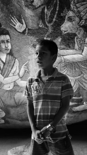 Ravi Jadhav Instagram - 🌟 Mesmerized by the young guide’s storytelling skills at Hampi’s historic cave, where Lord Rama met Sugreeva and Jambuwant! His captivating narration and actor-like flair brought the ancient tale to life. 🎭 #Hampi #Storytelling #AncientTales #TravelExperience #GuidedTour #CulturalHeritage #IndiaTravel #HistoricalSites #IncredibleIndia #Wanderlust #TravelInspiration 🏞️