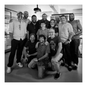 Ravi Jadhav Instagram - Marathi directors who have excelled in Marathi cinema and are now creating remarkable Hindi content have come together to proudly congratulate Aditya Sarpotdar on his smashing hit ‘Munjya.’ This marks just the beginning of the ‘United Colours of Marathi Directors!’ 

काल मराठी सिनेमात उत्कृष्ट कामगिरी केलेल्या आणि आता हिंदी चित्रपट, वेब सिरीजमध्येही उत्तम कामगिरी करणाऱ्या मराठी दिग्दर्शकांनी एकत्र येऊन आदित्य सरपोतदार यांचे त्यांच्या तुफान हिट चित्रपट ‘मुंज्या’साठी अभिनंदन केले. 
‘युनायटेड कलर्स ऑफ मराठी डिरेक्टर्स’ ची ही केवळ सुरूवात आहे!

ओम राऊत धन्यवाद या initiative साठी 🙏
नागराज मिस यू ❤️

@laxman.utekar @omraut @aditya_a_sarpotdar @sameervidwans @avinasharundhaware @nipundharmadhikari @nikmahajan @mapuskar @tejasdeoskar @dnyaneshzoting @jaypraddesai @nagraj_manjule @ravijadhavofficial 

#ProudMarathiDirectors #unitedcoloursofmarathidirectors