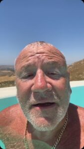 Ray Winstone Instagram - Tomorrow,”The Big Un” The Bull of Spain 🇪🇸 Vs The Lion of England 🏴󠁧󠁢󠁥󠁮󠁧󠁿. It’s doable it really is doable. Come on you brave men of England 🏴󠁧󠁢󠁥󠁮󠁧󠁿 Bring it home.