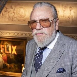 Ray Winstone Instagram - A Couple of weeks back we had a fantastic evening with family and friends at the premier of “The Gentlemen” I’ve watched all eight episodes now and I got to say I loved every minute of it. Congratulations to cast and crew and everyone involved.
