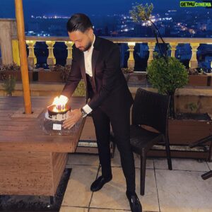 Rayan Borhani Instagram - my Birthday🎂

مرسی از قهرمانان  جهان و زندگیم از این سوپرایز قشنگ تولدم ممنون💚