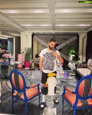 Rayan Borhani Instagram - Love me or hate me
i'm still gonna shine✨😉