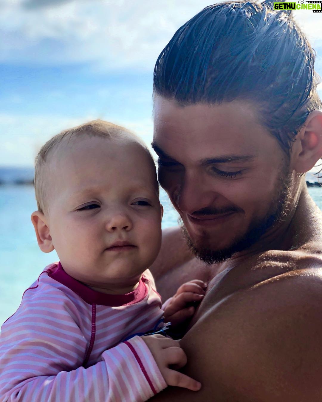 Rayane Bensetti - 194.7K Likes - #SiUnJourJaiUnBebeJeVeuxCeluiLa
#unjourpeutetre
#Baby
#holidays
#😍
#LoveVousMeManquez