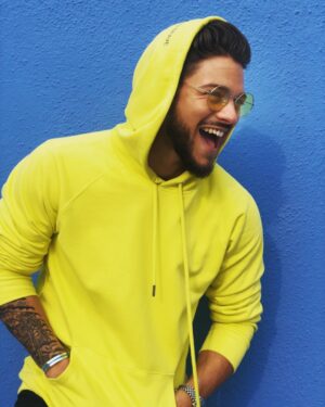 Rayane Bensetti Instagram - Gardez le sourire 😁
#summeriscoming ⚔️