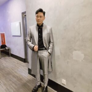 Raymond Cho Wing-Lim Instagram - 多謝家燕帶我哋到云頂登台同大家見面,馬來西亞朋友非常熱情,期待下次原班人馬再度演出🙏👏👌☺️❤️謝謝一直支持我的好兄弟@bespoked_ianchang提供靚靚的禮服❤️
@mayannem @sitkayinhk @hugo628 @kaman_kong @大L張武孝