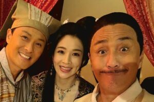 Raymond Cho Wing-Lim Instagram - FB:
去玩！去癫！嚟首振鎮！
#痞子殿下 明晚8:30 翡翠台 首播
齊齊玩轉個夏天！