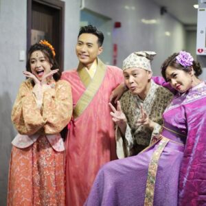 Raymond Cho Wing-Lim Instagram - 多謝家燕帶我哋到云頂登台同大家見面,馬來西亞朋友非常熱情,期待下次原班人馬再度演出🙏👏👌☺️❤️謝謝一直支持我的好兄弟@bespoked_ianchang提供靚靚的禮服❤️
@mayannem @sitkayinhk @hugo628 @kaman_kong @大L張武孝