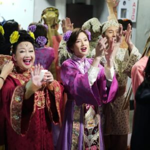 Raymond Cho Wing-Lim Instagram - 多謝家燕帶我哋到云頂登台同大家見面,馬來西亞朋友非常熱情,期待下次原班人馬再度演出🙏👏👌☺️❤️謝謝一直支持我的好兄弟@bespoked_ianchang提供靚靚的禮服❤️
@mayannem @sitkayinhk @hugo628 @kaman_kong @大L張武孝