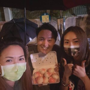 Raymond Cho Wing-Lim Instagram - 昨晚外景，多謝2位美女在大雨中送來壽包，真窩心！🙏❤️❤️@lsyvivian18 @jacquelinchng