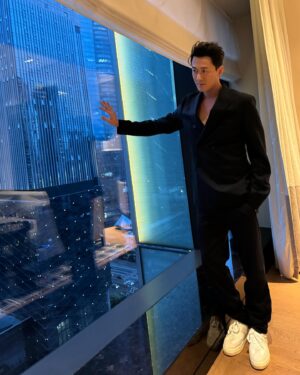 Raymond Lam Instagram - Hello Honeys, 你們明天會有什麼節目啊？☺️