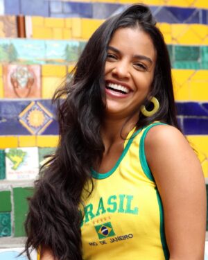 Rayza Alcântara Instagram - Eu tinha um total de 0 roupas na mala e o Marcos falou, vamos? Eu disse: Na hora!🇧🇷💙

📷: @sallestur