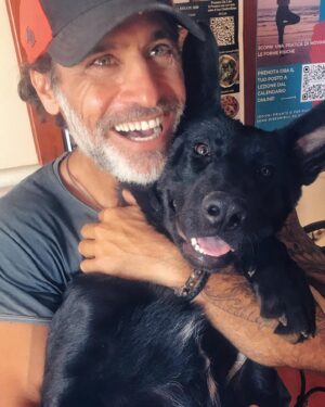 Raz Degan Instagram - Il cane medio è una persona più simpatica della persona media.
Pure love, Kali❤️ 
#homeom #trullonation #andyrooney