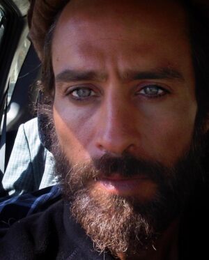 Raz Degan Instagram - Per il mio compleanno vorrei girare i riflettori su chi ha bisogno di una mano…

Libertá è avere la possibilità di scegliere. Scegliere chi vogliamo essere e come vivere la nostra vita. La libertà mi ha permesso di sognare, esplorare il mondo, uscire dalla mia comfort zone, e pensare, agire e diventare chi sono oggi.

E oggi c’è chi di libertà non ne ha proprio, chi lotta per la sopravvivenza: le donne, i bambini, e il popolo #afghano. 

Soffro di fronte alla loro realtà che sta precipitando drammaticamente, e sono ancor più sconfortato dal futuro che li attende.

Ho conosciuto l’Afghanistan nel 2010 e mi sono innamorato delle persone e degli incredibili paesaggi di questo territorio colmo di conflitti. 

Se potessimo trasformare un pollice alzato o un cuoricino in una donazione, anche piccola… insieme potremmo aiutare l’UNHCR nel sostenere il popolo afghano.

I bisogni crescono di ora in ora, e serve il sostegno di tutti per aiutare queste famiglie che non hanno più nulla. Aiutiamo a dare un po' di speranza a chi non ne ha:
•
 https://bit.ly/dona-per-l-afghanistan

@UNHCRItalia
#unhcr_italia
@unhcr 
#Afghanistan
#everylifematters