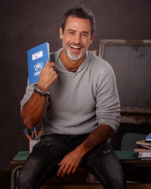 Raz Degan Instagram - Volevo ringraziare tutti voi che oggi durante la trasmissione #Vienidame hanno aperto il cuore e donato al progetto della @UNHCRItalia per garantire scuola ai bambini rifugiati. Il riscontro é stato fantastico. Insieme siamo riusciti a cambiare la vita è dare speranza a tanti piccoli. 
Grazie a @caterinabalivo che ci ospitato, é stato un piacere stare nel tuo salotto. Grazie al team #UNHCRItalia per tutto quello che fate. 
La campagna é appena partita, e i nostri obbiettivi sono alti. Aiuta @UNHCRItalia a mandare a scuola i bambini rifugiati! Dona da SMS o rete fissa al 45588 #mettiamocelointesta #UNHCR @UNHCRItalia 
Grazie a @davidnaman for making me look slick🙏