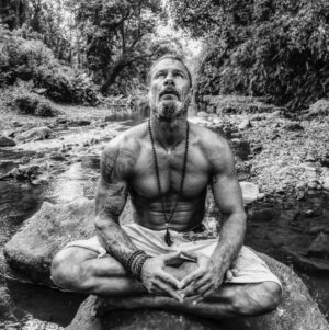 Raz Degan Instagram - Auguri fratello @baliblurecovery  #50isthenew30, Supper proud of you, be the light.  #makeyourlifeamasterpiece.
Wish we could be there with you right now in #bali. 
On lockdown in italy for the #virus but distance want stop what’s meant to be, we will celebrate your coming age :) together soon, #loveu