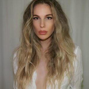 Reanin Johannink Instagram - I don’t believe in taming. I believe in deepening. I believe in opening doorways of discovery within ourselves and each other, that we might not know otherwise. Connection. Raw light. This is a beautiful form of freedom 🤍