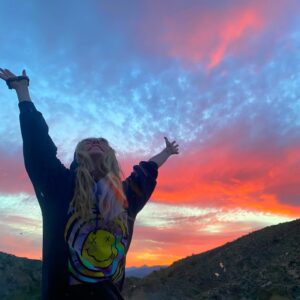Reanin Johannink Instagram - Nothing feeds the soul like being in nature with your best friend, putting your bare feet on the earth, connecting, crying, eating delicious food, goofing around like idiots and being naked in a hot tub while you watch the sunset. It is true medicine 🤍