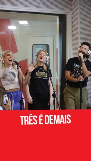 Rebeca Instagram - “Três é Demais” é a música que promete animar o teu verão e a @claudiapascoal a @rebeca.cantora e o @mikeelnite vieram ao Café da Manhã da RFM comprovar isso mesmo! 💃🥳

@joanacruz ; @rodgomes ; @fontouradaniel 

@umusicpt