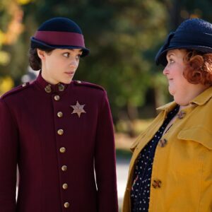 Rebecca Liddiard Instagram - Did you know that when you get reeaaaalllly really cold it’s difficult to make your lips move??? This was one of those times for me thus this was a difficult scene 🥶 Tell me if you can see the struggle 😅Also #maryandflo are back! TOMORROW @cbcfrankiedrake 9pm
